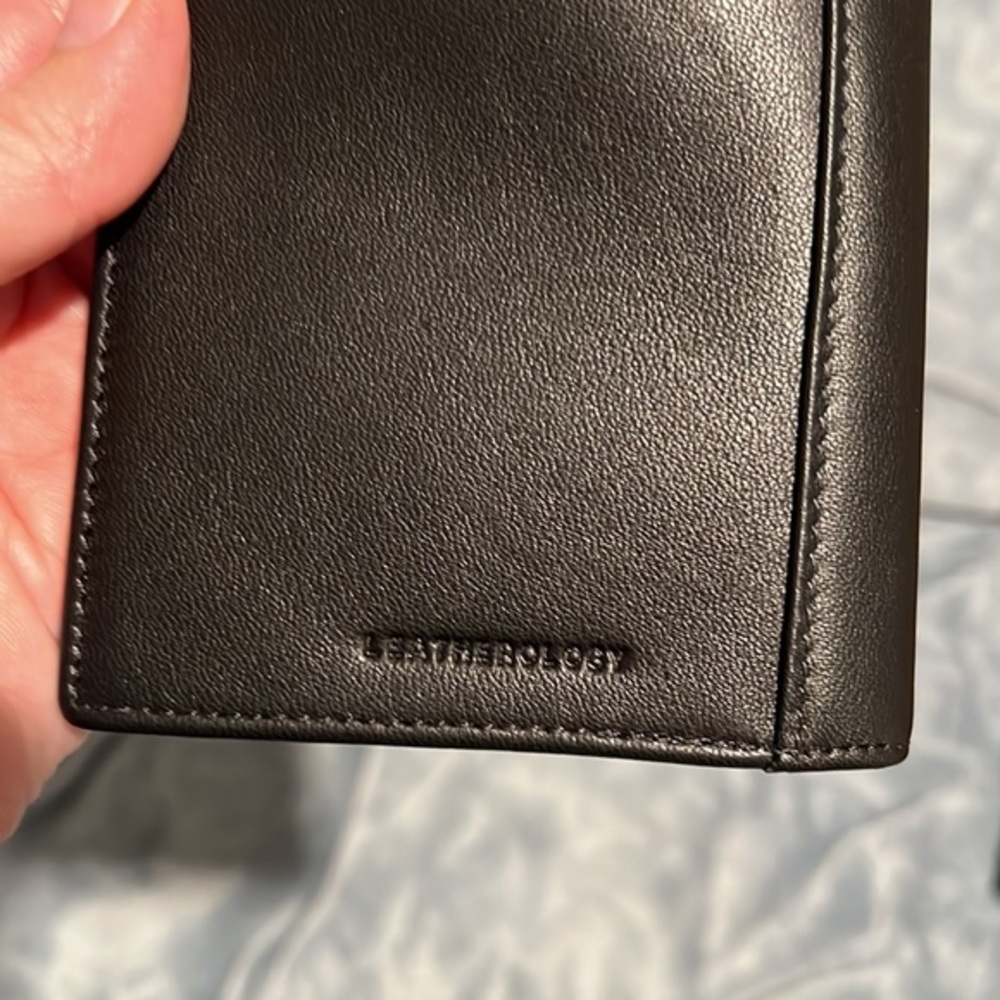 DW leatherworks passport holder and luggage tag - Picture 8 of 9